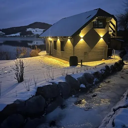 Exklusives Seehaus Lakehouse In Bestlage Mit Geheiztem Badefass, Boot, Kajak, Sup Semesterbostad *