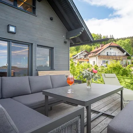 Exklusives Seehaus Lakehouse In Bestlage Mit Geheiztem Badefass, Boot, Kajak, Sup Semesterbostad Obertrum am See
