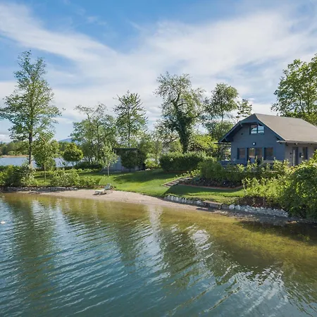 Exklusives Seehaus Lindners Lakehouse In Bestlage Mit Privaten Sandstrand Und Eigenem Boot Obertrum am See