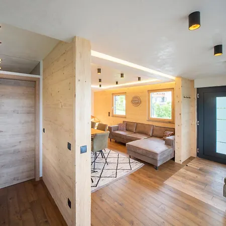 Exklusives Seehaus Lindners Lakehouse In Bestlage Mit Privaten Sandstrand Und Eigenem Boot Semesterbostad Obertrum am See