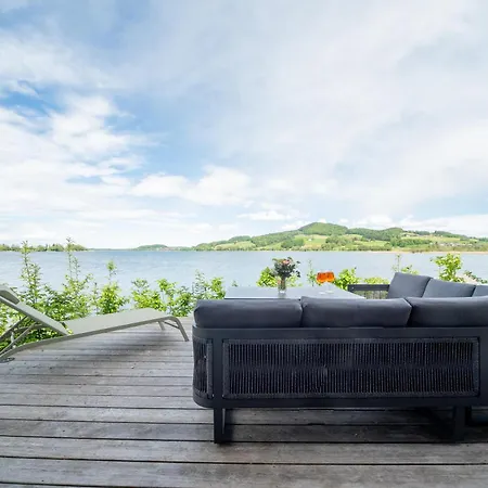 Semesterbostad Exklusives Seehaus Lakehouse In Bestlage Mit Geheiztem Badefass, Boot, Kajak, Sup Obertrum am See