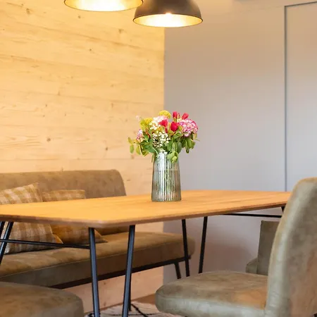 Exklusives Seehaus Lindners Lakehouse In Bestlage Mit Privaten Sandstrand Und Eigenem Boot Semesterbostad Obertrum am See