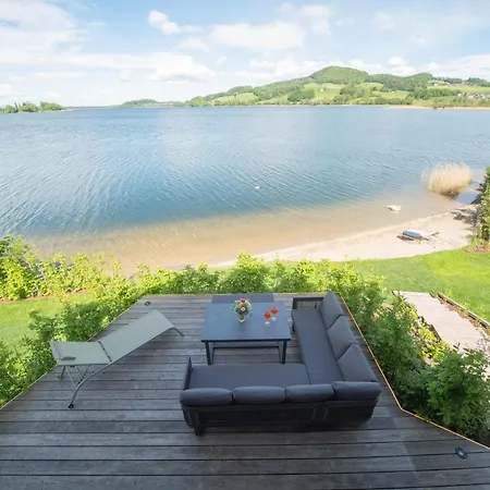 Exklusives Seehaus Lindners Lakehouse In Bestlage Mit Privaten Sandstrand Und Eigenem Boot اوبرتروم ام سي