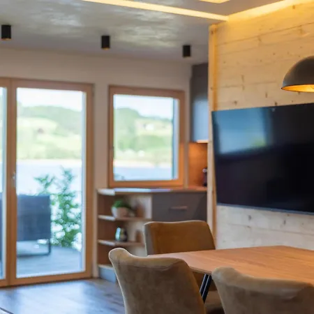 Exklusives Seehaus Lindners Lakehouse In Bestlage Mit Privaten Sandstrand Und Eigenem Boot * Obertrum am See