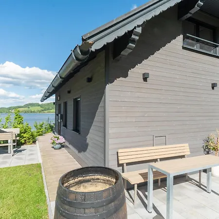 Semesterbostad Exklusives Seehaus Lakehouse In Bestlage Mit Geheiztem Badefass, Boot, Kajak, Sup